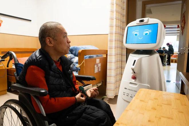老人或许比00后还会玩开元棋牌试玩现在的退休(图4)