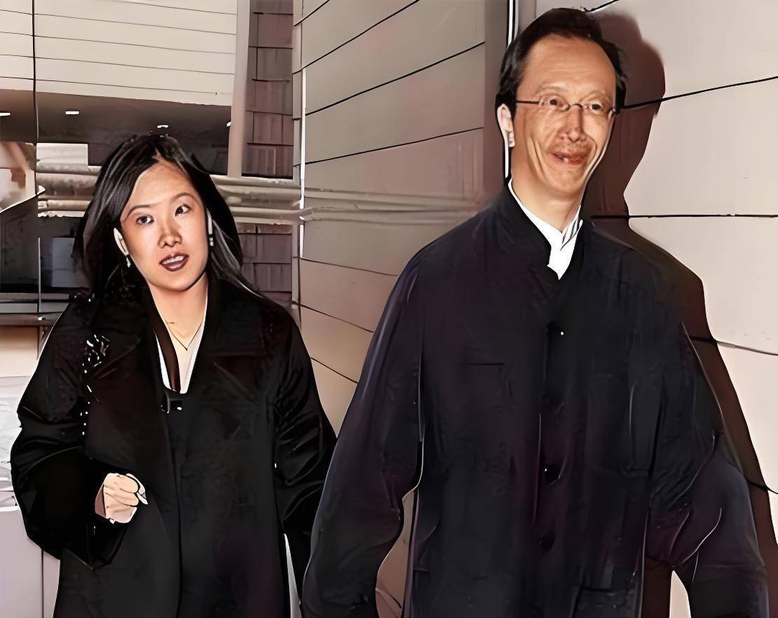 梁锦松已显老态47岁伏明霞依旧美丽动人开元ky棋牌恩爱23年难敌现实！73岁(图4)